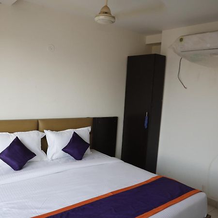 Balaji Gold Inn Hotel フブリ エクステリア 写真
