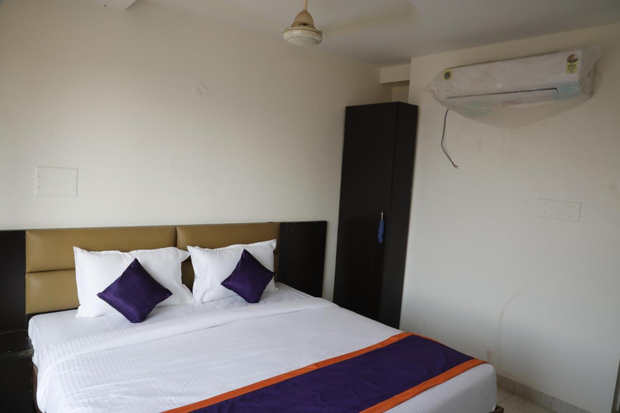 Balaji Gold Inn Hotel フブリ エクステリア 写真