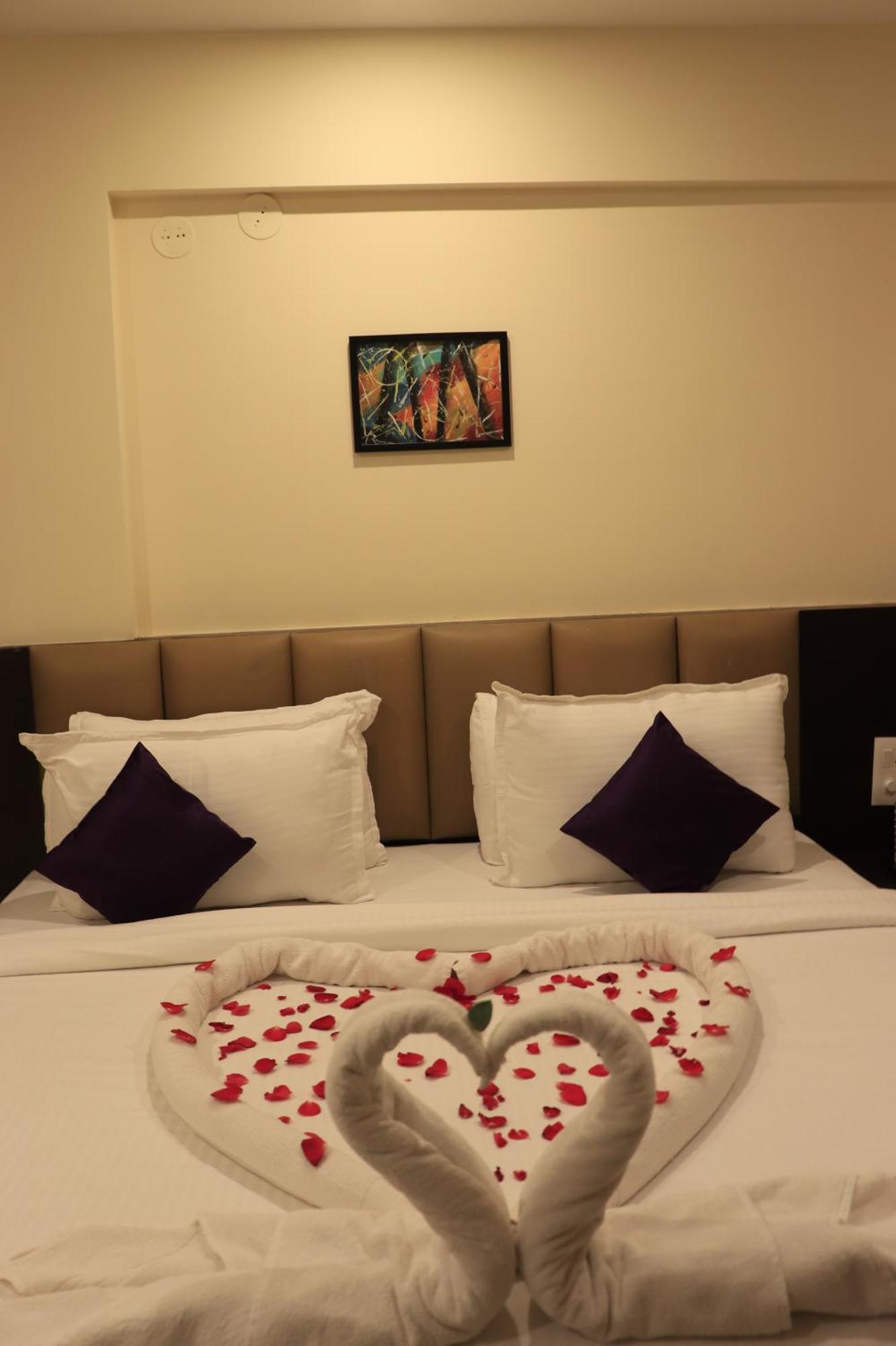 Balaji Gold Inn Hotel フブリ エクステリア 写真